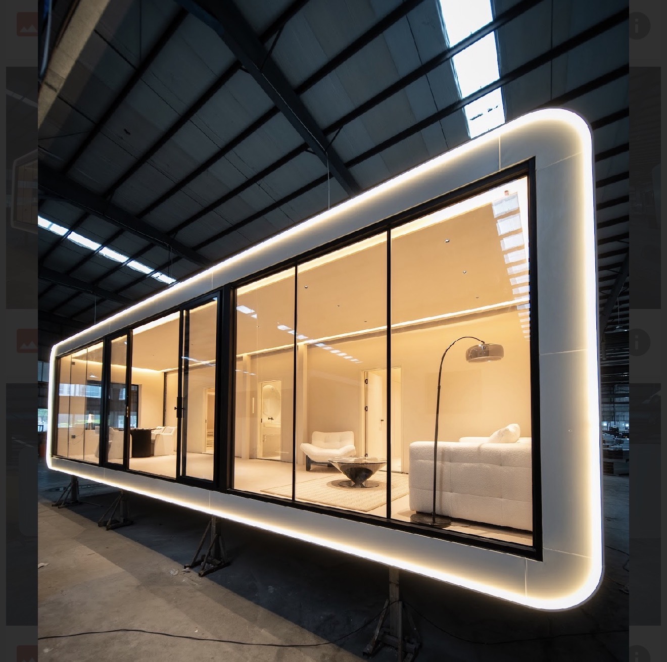 Resultado final: iluminación perimetral y una vista del salón desde el exterior.